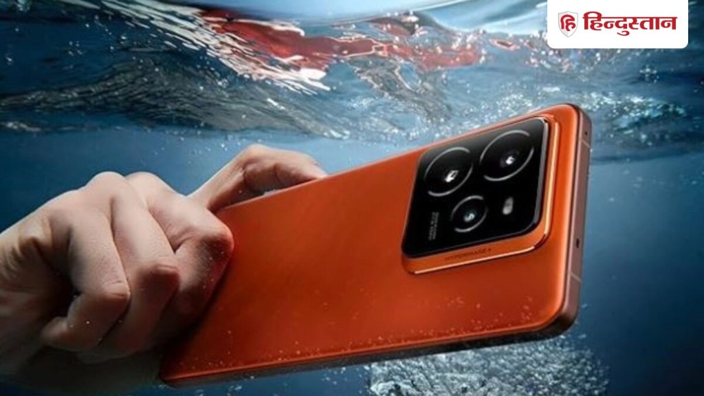 120W ફાસ્ટ ચાર્જિંગ સાથેનો વોટરપ્રૂફ ફોન લોન્ચ કિંમત કરતાં ₹17 હજાર સસ્તો, તમને ખુશ કરશે… लॉन्च प्राइस से ₹17 हजार सस्ता हुआ 120W की फास्ट चार्जिंग वाला वॉटरप्रूफ फोन, खुश कर देगी...