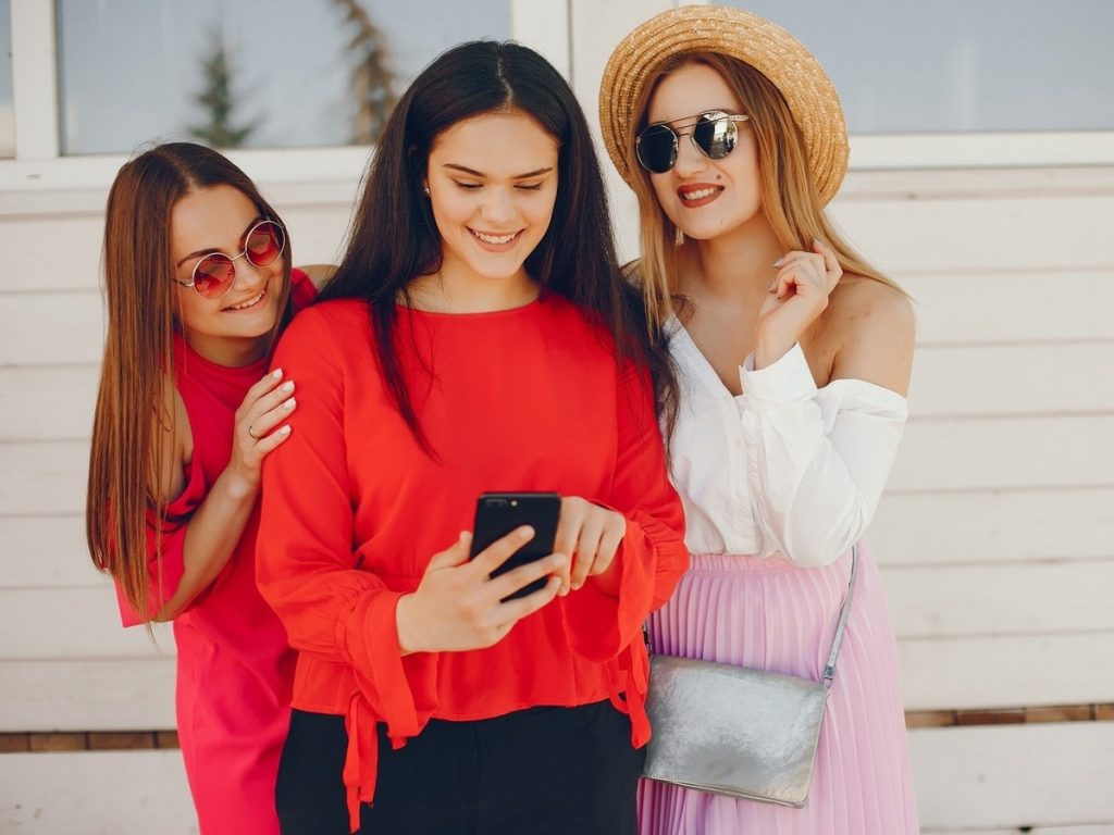 BSNL का दिवाली तोहफा: सिर्फ ₹625 में पाएं 2500GB हाई-स्पीड डेटा; 600+ टीवी चैनल, JioHotstar और Sony...