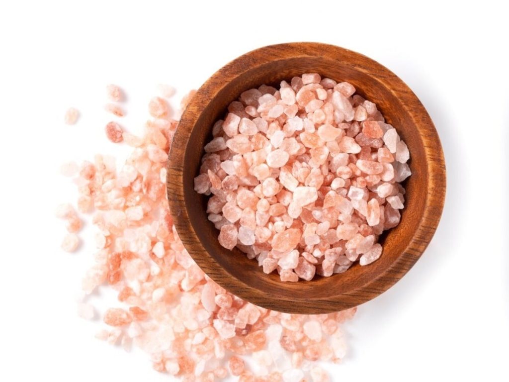 वास्तु शास्त्र: नमक किसी को उधार देना शुभ होता है या...