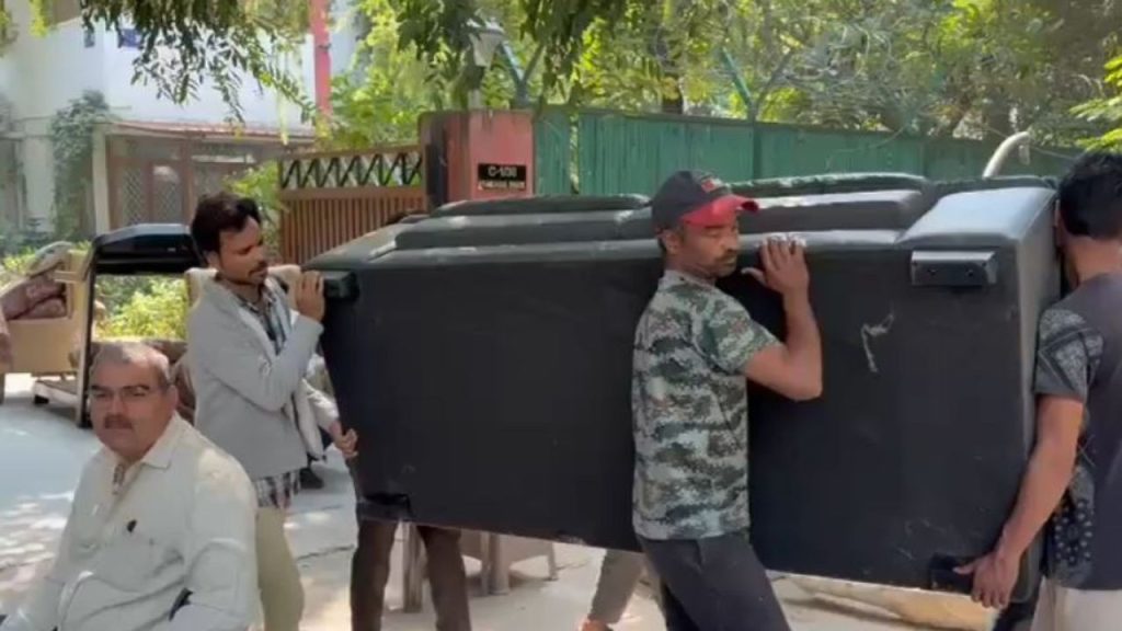 पूर्व सांसद और कांग्रेस नेता उदित राज के दिल्ली स्थित बंगले को खाली कराए...