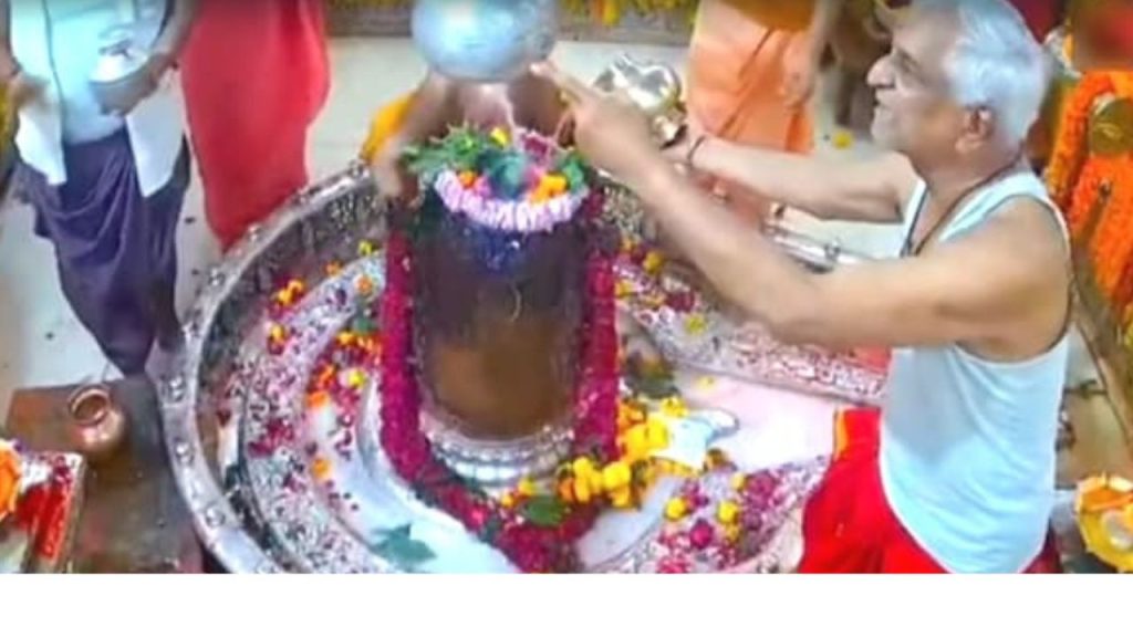 Fight in Mahakal Temple: मंदिर प्रबंध समिति ने इस विवाद को गंभीरता से लिया है. मंदिर...