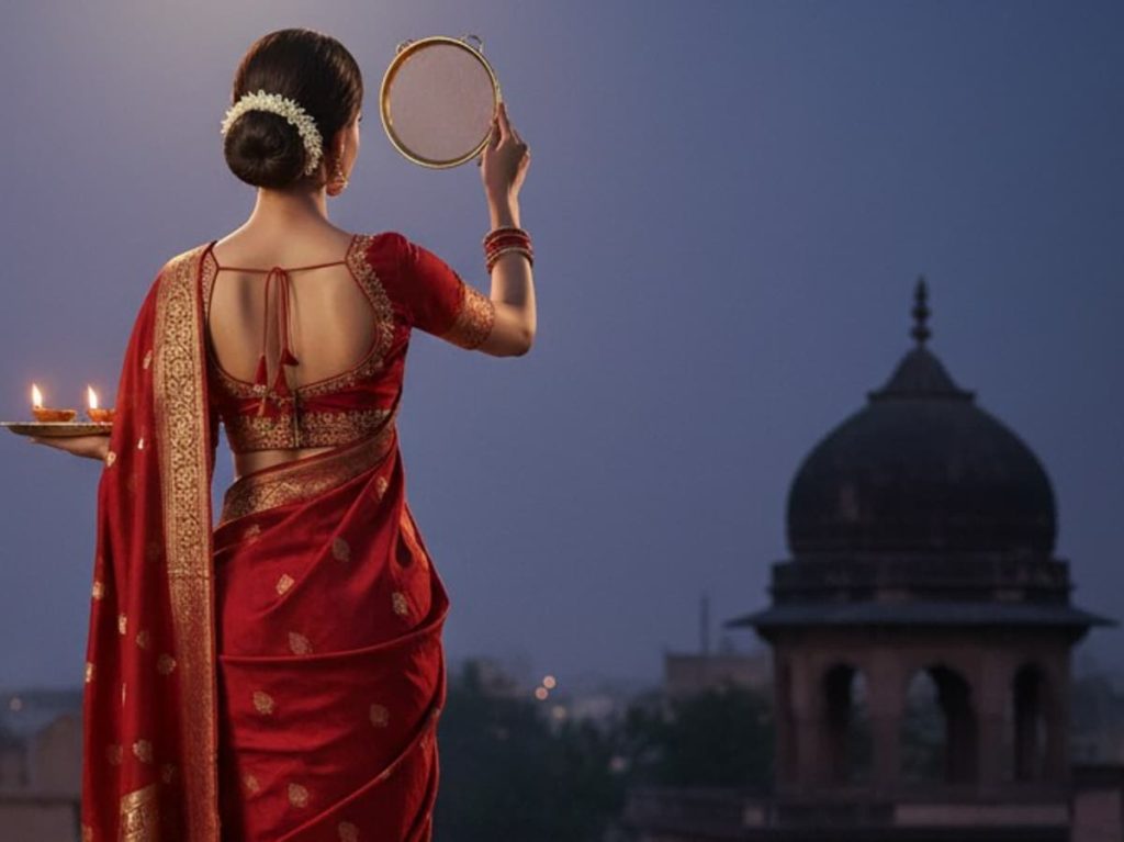 Karwa Chauth 2025: पति की लंबी उम्र के लिए बॉलीवुड की ये हीरोइन नहीं रखती करवा चौथ का...