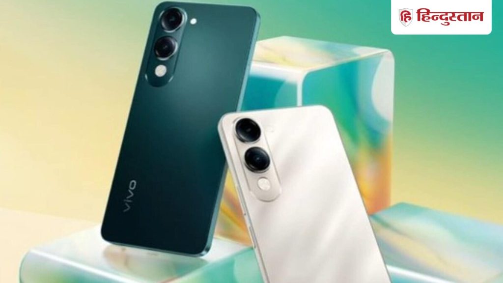 इस फोन की कीमत 7999 रुपये है। डिस्काउंट के साथ फोन करीब 7200 रुपये में आपका हो...