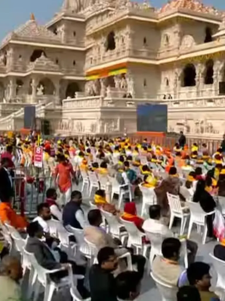 અયોધ્યા રામ મંદિર: ભગવો ધ્વજ ફરકાવવાની ઐતિહાસિક ઉજવણી; 10 ફોટા જુઓ અયોધ્યા રામ મંદિર: ભગવો ધ્વજ ફરકાવવાની ઐતિહાસિક ઉજવણી; 10 ફોટા જુઓ