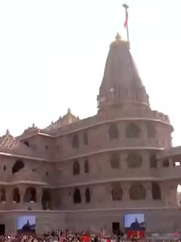 અયોધ્યા રામ મંદિર: ભગવો ધ્વજ ફરકાવવાની ઐતિહાસિક ઉજવણી; 10 ફોટા જુઓ અયોધ્યા રામ મંદિર: ભગવો ધ્વજ ફરકાવવાની ઐતિહાસિક ઉજવણી; 10 ફોટા જુઓ