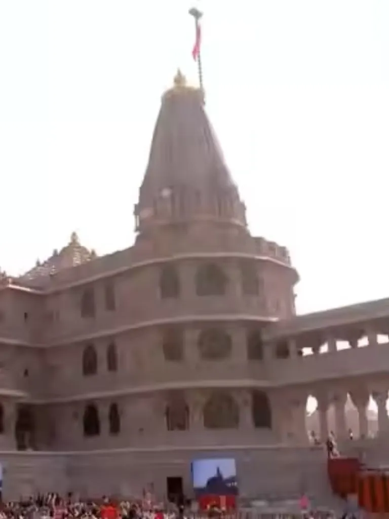 અયોધ્યા રામ મંદિર: ભગવો ધ્વજ ફરકાવવાની ઐતિહાસિક ઉજવણી; 10 ફોટા જુઓ અયોધ્યા રામ મંદિર: ભગવો ધ્વજ ફરકાવવાની ઐતિહાસિક ઉજવણી; 10 ફોટા જુઓ