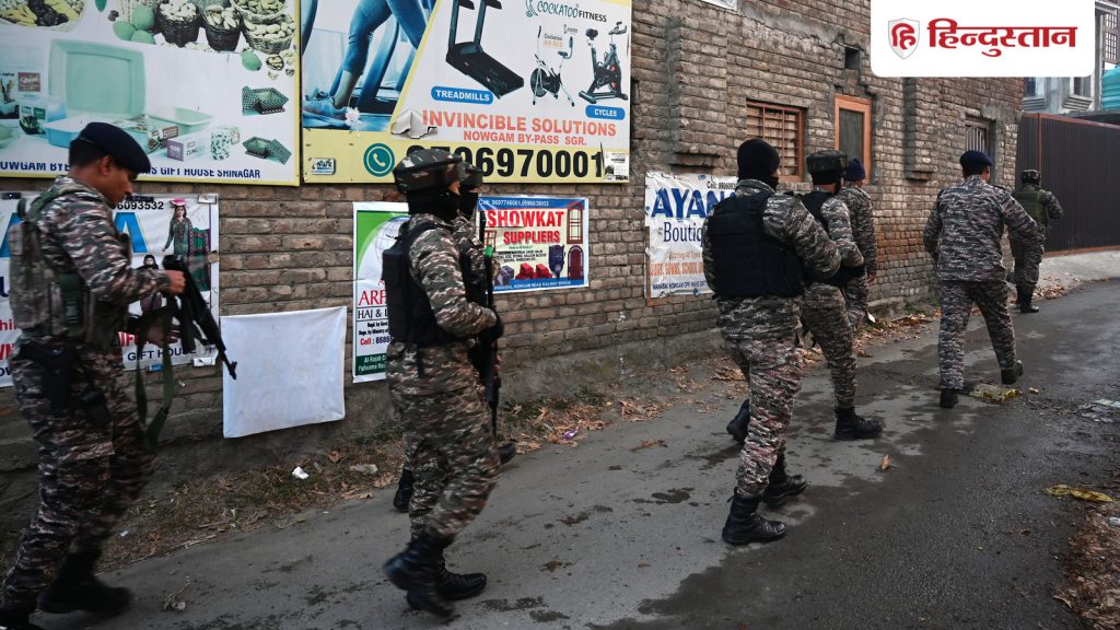 पत्नी के साथ मिलकर युवाओं को कट्टरपंथी बना रहा था सरकारी डॉक्टर, पकड़ा गया; कई दस्तावेज...