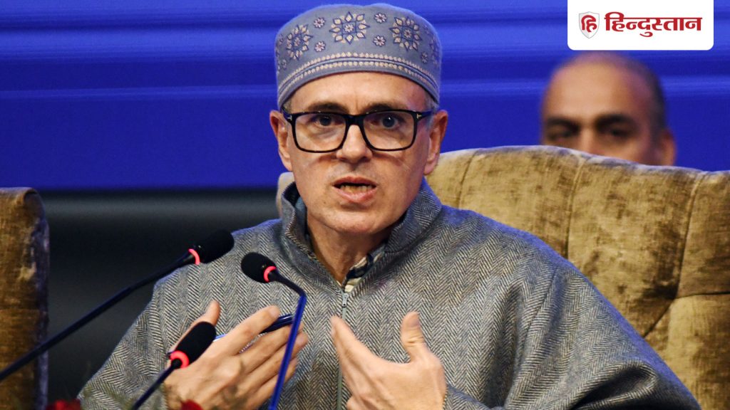 થોડાક જ ગુનેગારો છે, પરંતુ દરેક કાશ્મીરીની બદનામી થઈ રહી છે; એક મહિલા ઓમર અબ્દુલ્લાને ત્રાસ આપી રહી છે… गुनहगार तो कुछ ही हैं, लेकिन बदनाम हर कश्मीरी को किया जा रहा; उमर अब्दुल्ला को सता रही एक...