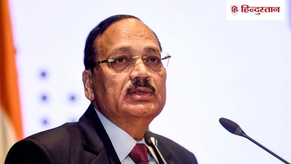 જ્યારે આપણા પોતાના નિર્ણયો છે તો વિદેશના દાખલા શા માટે આપો? આગામી CJI સૂર્યકાન્તે આવું કેમ કર્યું? जब हमारे पास अपने फैसले, विदेश का क्यों देते हैं उदाहरण? अगले CJI सूर्यकांत ने ऐसा क्यों...