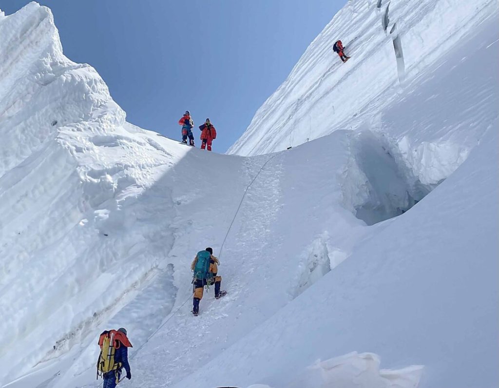 નેપાળ ટ્રેકીંગ કરવા ગયેલા પિતા-પુત્રી 19 દિવસથી ગુમ હતાઃ બરફમાંથી મૃતદેહો...