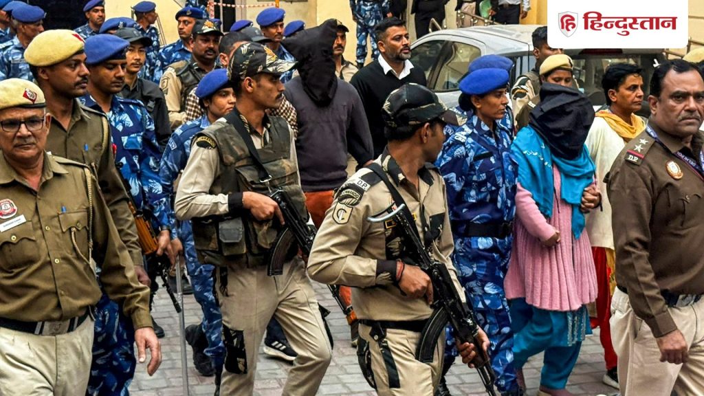 મુઝમ્મિલે રૂ. 5 લાખમાં AK-47 ખરીદી હતી, જેનો ઉપયોગ ડીપ ફ્રીઝરમાં વિસ્ફોટક રાખવા માટે થતો હતો; આશ્ચર્યજનક… मुजम्मिल ने 5 लाख में खरीदी थी AK-47, डीप फ्रीजर में रखता था विस्फोटक; हैरान करने वाले...