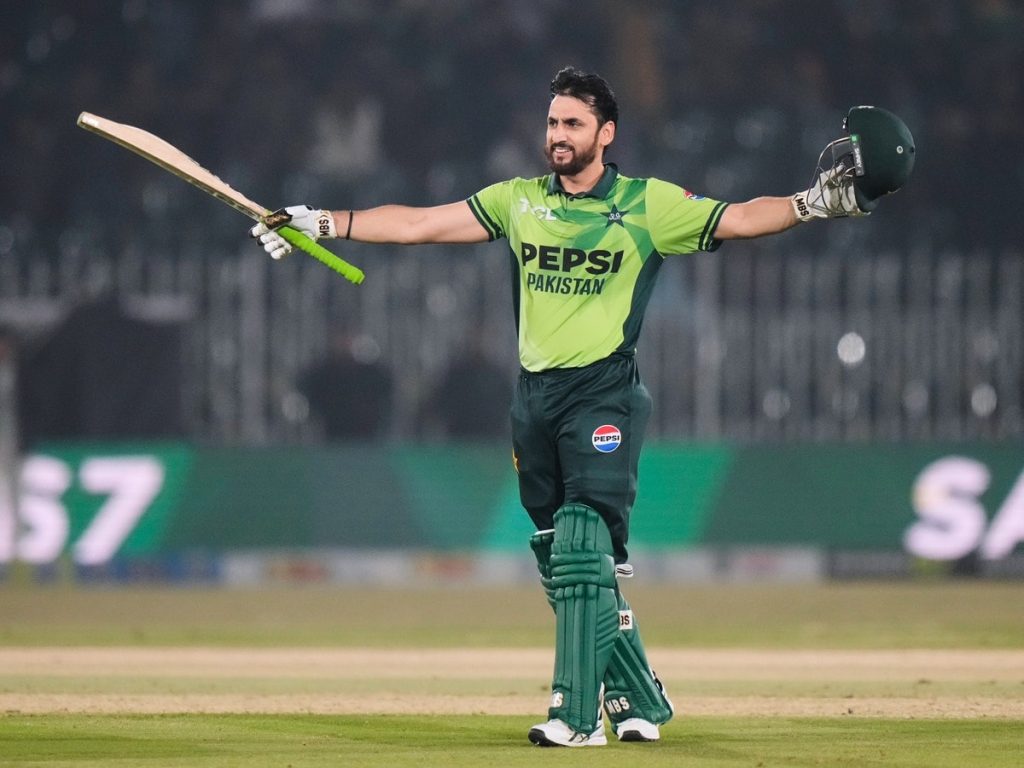 सलमान आगा ने राहुल द्रविड़ का वर्ल्ड रिकॉर्ड तोड़ रचा इतिहास, देखें एक साल में सबसे ज्यादा मैच खेलने वाले...