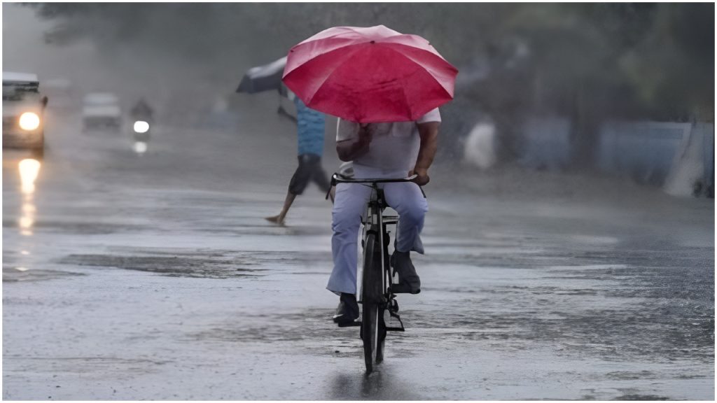 देशभर में मौसम ने अचानक करवट ले ली है. 2 और 3 नवंबर को तेज हवाओं, गरज-चमक और...