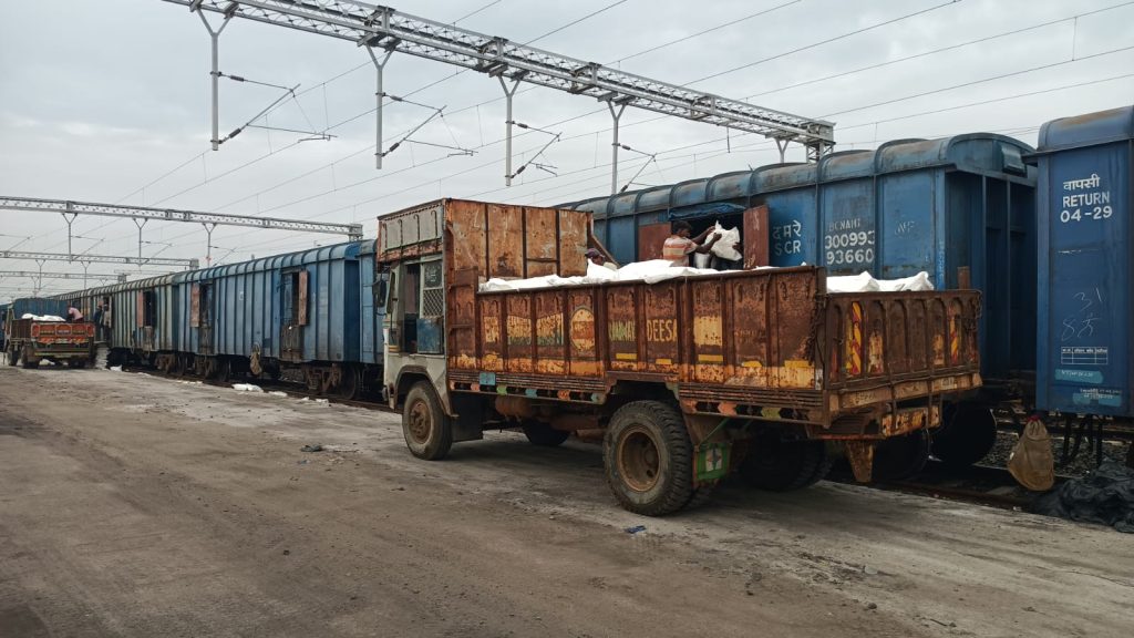 અમદાવાદ રેલવે મંડળને 7 મહિનામાં ગુડ્ઝ ટ્રાન્સપોર્ટથી 3865 કરોડની આવક થઈ