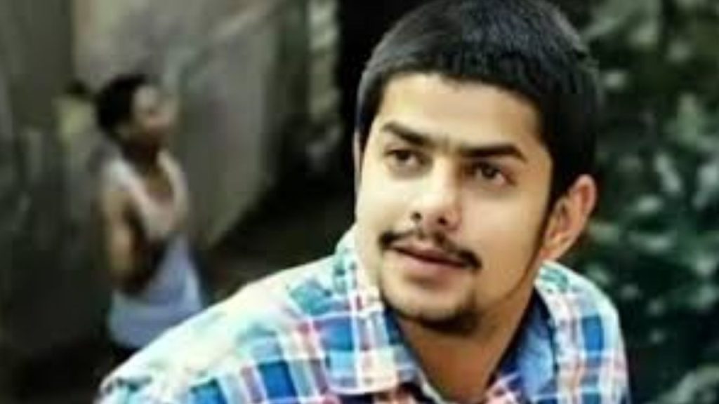 भारत का वांटेड अपराधी अनमोल वि अमेरिका से देश लौटाया गया है. वह NCP नेता बाबा...