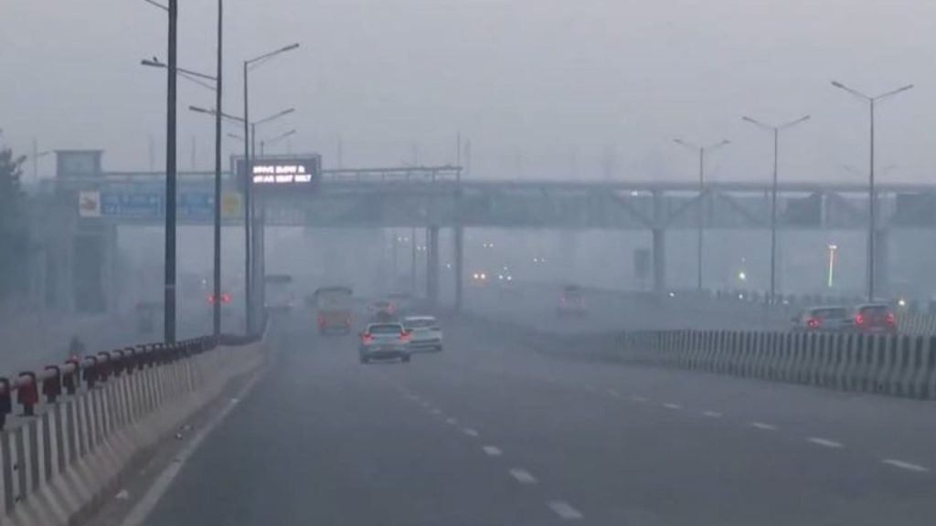 दिल्ली सरकार ने दमघोंटू वायु प्रदूषण से निपटने की शुरुआत कर दी है. राजधानी...