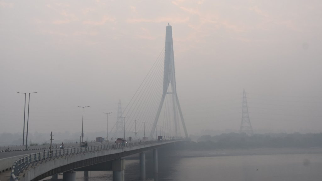 AQI का 401 से ऊपर का स्तर 'गंभीर' श्रेणी में आता है, जो स्वास्थ्य के लिए बेहद...