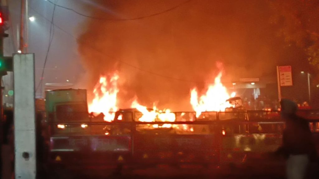 दिल्ली के लाल किले के पास कार में हुए धमाके में 8 लोगों की मौत और 24 घायल हुए....