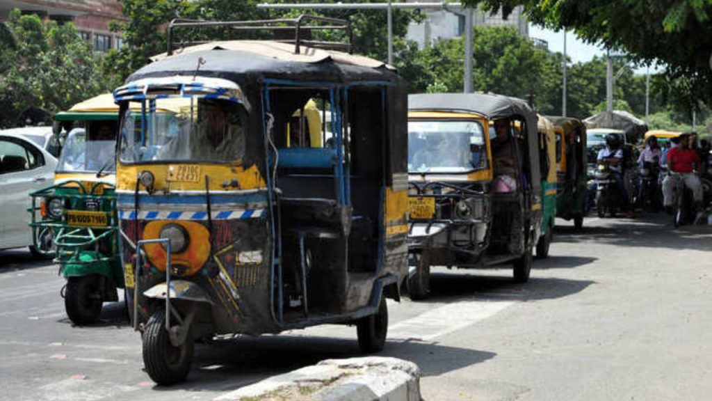 वायु प्रदूषण रोकने के लिए यूपी सरकार का बड़ा कदम, नोएडा-गाजियाबाद में डीजल ऑटो पर पूर्ण प्रतिबंध | uttar pradesh government diesel auto ban noida ghaziabad pollution...