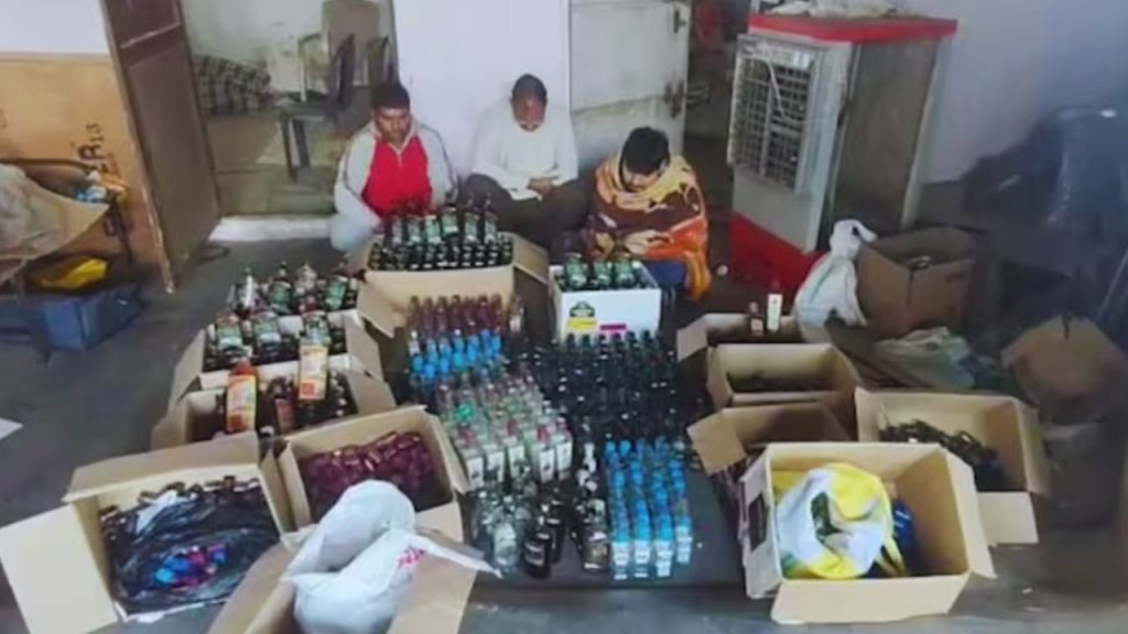 गाजियाबाद में आबकारी विभाग ने महंगी विदेशी ब्रांड की शराब के नाम पर चल रहे...