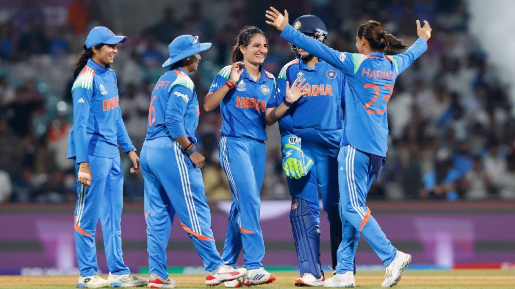 मुंबई के कोच अमोल मजूमदार को 22.5 लाख रुपए की राशि दी जाएगी. सरकार ने कहा कि...