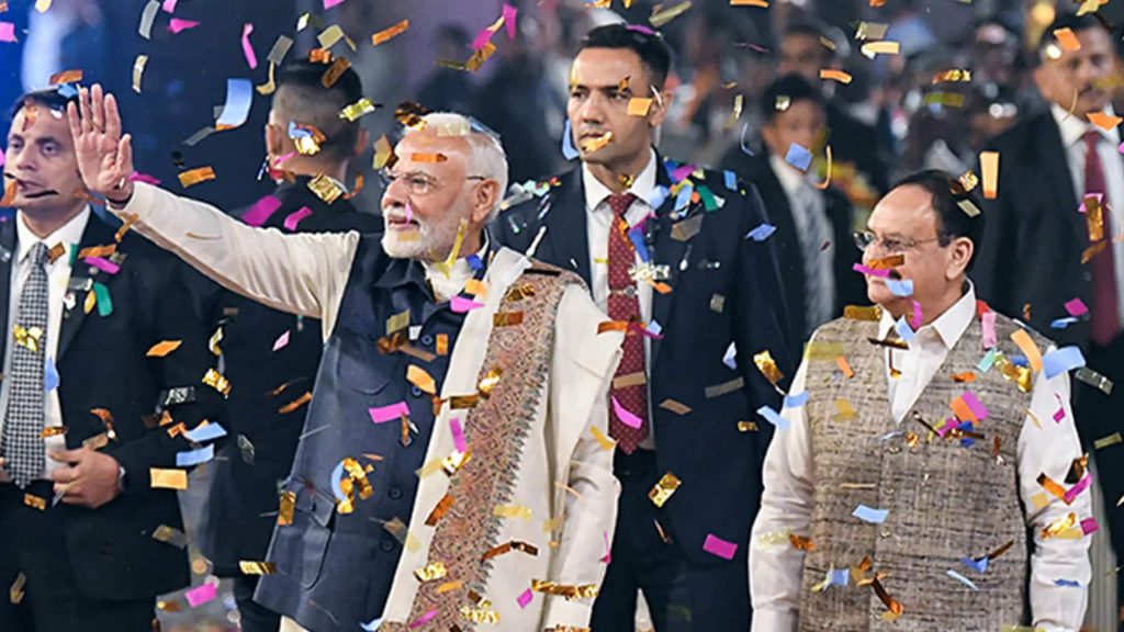 બિહાર ચૂંટણી પરિણામો બાદ વડાપ્રધાન મોદી પહોંચ્યા ભાજપ કાર્યાલય, કહ્યું-… बिहार चुनाव परिणाम के बाद प्रधानमंत्री मोदी भाजपा कार्यालय पहुंचे, कहा- बिहारियों ने गर्दा उड़ा दिया