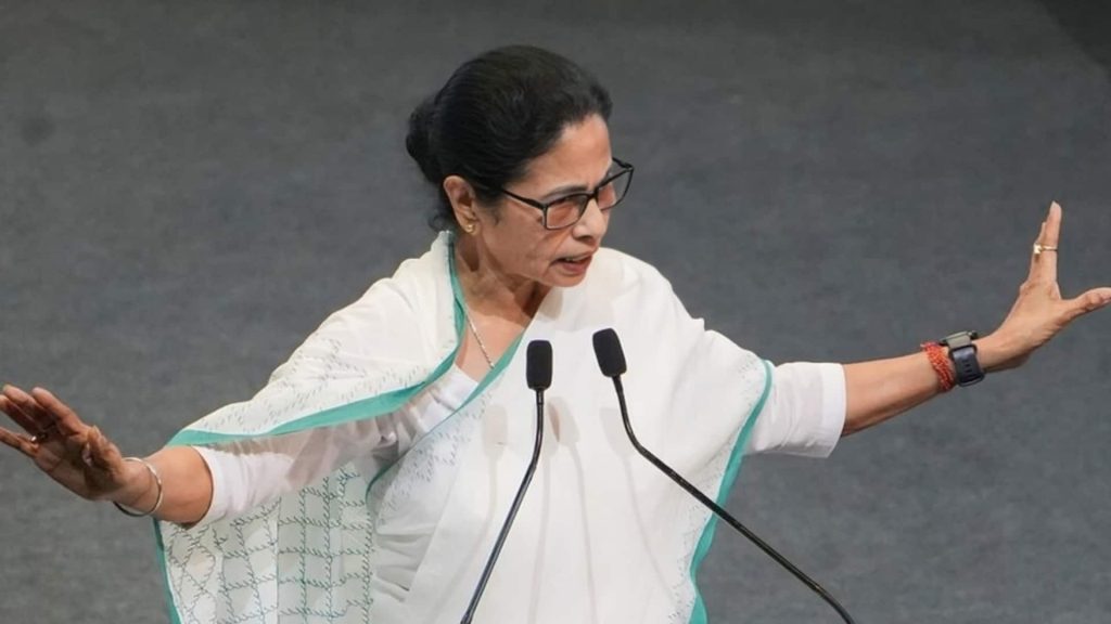 ममता बनर्जी ने चुनाव आयोग को पत्र लिखा, कहा- जबरदस्ती बंद करें और SIR प्रक्रिया रोकें