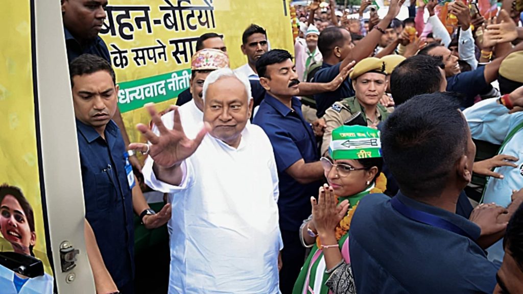 બિહારની નવી સરકાર 19-20 નવેમ્બરે શપથ લેશે, આ સમારોહ પટનાના ગાંધી મેદાનમાં યોજાશે. बिहार की नई सरकार 19-20 नवंबर को लेगी शपथ, पटना के गांधी मैदान में होगा समारोह