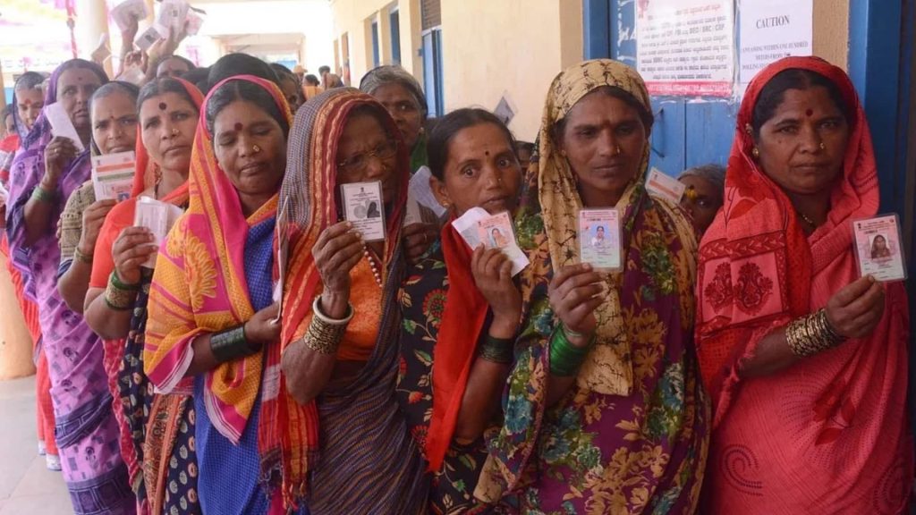 #NewsBytesExplainer: बिहार चुनाव में महिलाओं ने कैसे किया रिकॉर्ड मतदान, NDA या महागठबंधन में किसे फायदा?