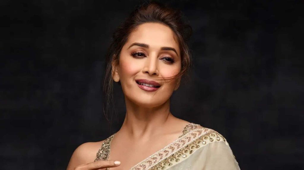 माधुरी दीक्षित ने फैंस को कराया था 3 घंटे इंतजार, अब सामने आया आयोजकों का बयान