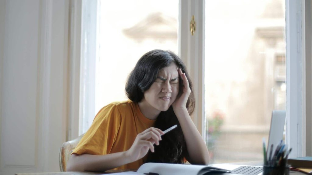 सिरदर्द होने पर आजमाएं ये 5 घरेलू नुस्खे, जल्द मिलेगा आराम