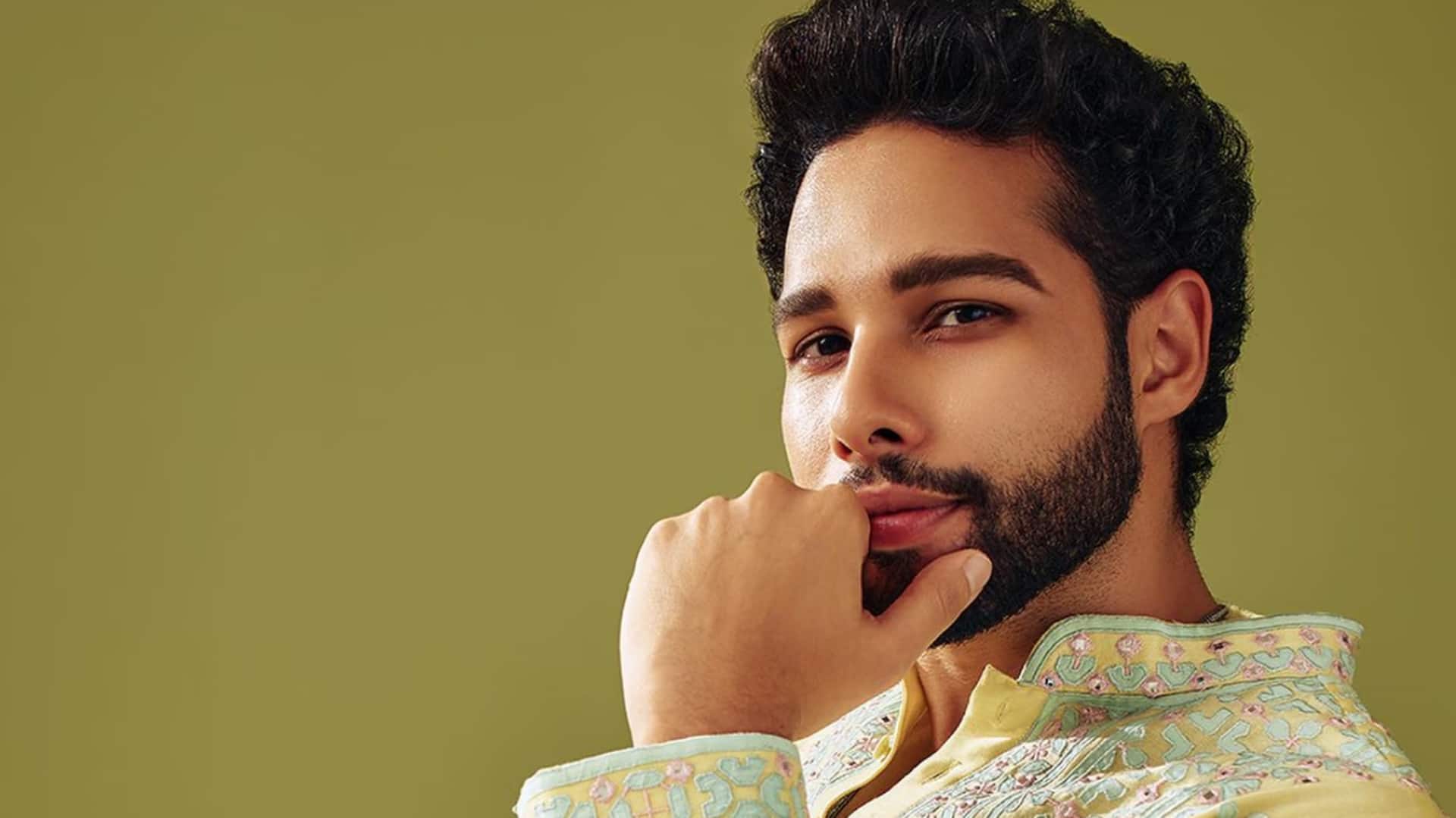 સિદ્ધાંત ચતુર્વેદીને મળ્યો કરિયરનો સૌથી મોટો રોલ, મળી આ દિગ્ગજ દિગ્દર્શકની બાયોપિક સિદ્ધાંત ચતુર્વેદીને મળ્યો કરિયરનો સૌથી મોટો રોલ, મળી આ દિગ્ગજ દિગ્દર્શકની બાયોપિક