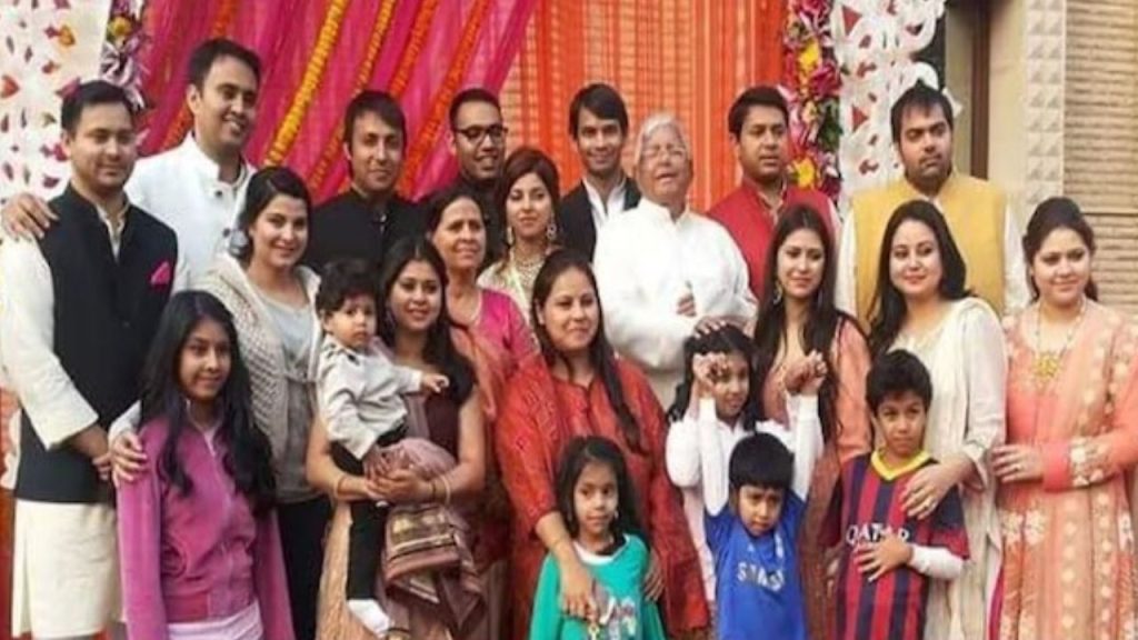 लालू प्रसाद यादव के परिवार में बढ़ते तनाव के बीच उनकी बेटियों और दामादों...