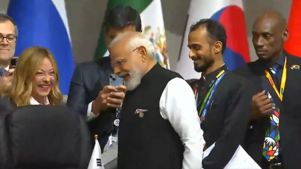 G-20 में छाई मोदी-मेलोनी की जोड़ी, मुस्कुराहट, गर्मजोशी और मजबूत होती भारत&ndash;इटली की दोस्ती पर ठहरी सबकी नजरें | pm narendra&nbsp;modi Giorgia Meloni g20 johannesburg india italy warm meeting viral...