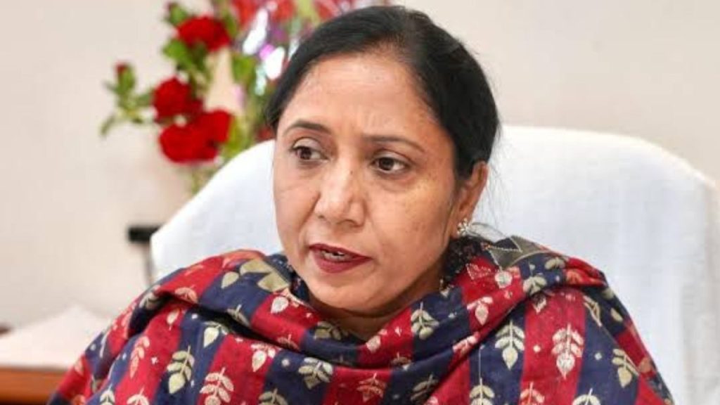 नवी दिशा’ योजना सिर्फ़ पैड बांटने की स्कीम नहीं है.यह महिलाओं के...