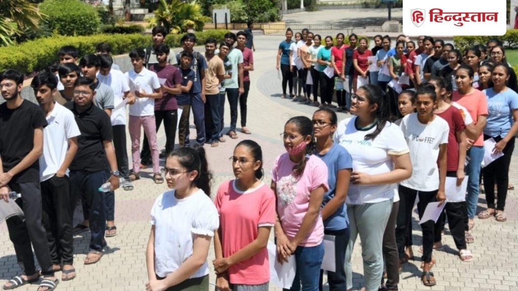 1 करोड़ की फीस वाले मेडिकल कोर्स कर रहे 'EWS' कैंडिडेट्स, कम रैंक आते ही बन जाते हैं...