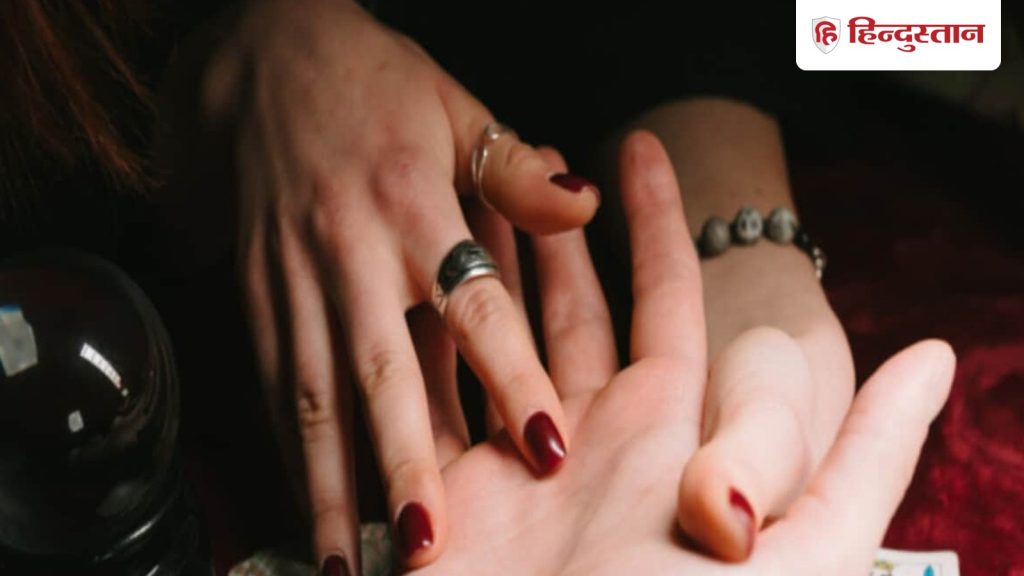 भाग्यशाली लोगों की हाथ में होती हैं ये रेखाएं, जानें क्या आपके हथेली में भी है ये...