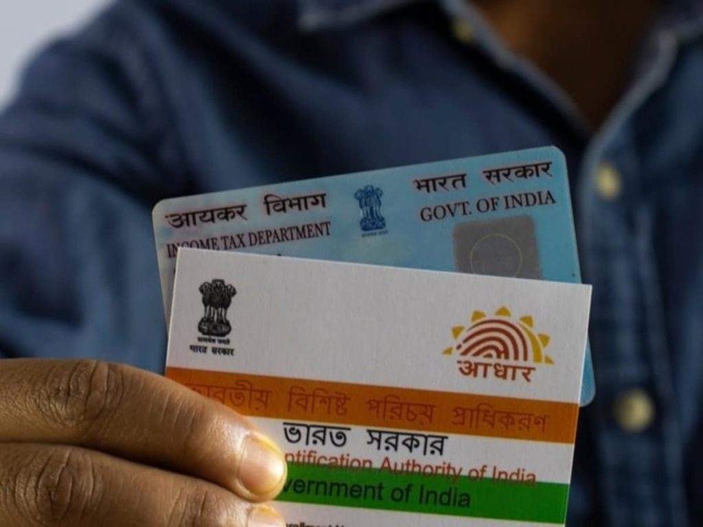 सिर्फ एक SMS से आपका PAN-Aadhaar लिंक हुआ या नहीं? सिर्फ 2 मिनट में चलेगा पता, सबसे आसान...