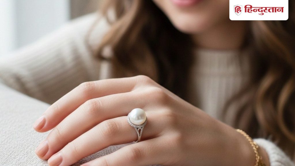 रत्नशास्त्र: मोती पहन सकते हैं कुंभ राशि वाले लोग? जानें किन राशियों पर पड़ता है बुरा...