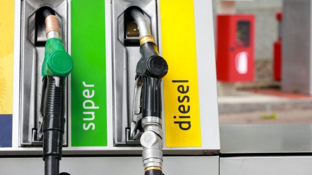 साल 2027 में पानी से भी सस्ता हो जाएगा पेट्रोल-डीजल! चौंकिए मत, यहां जानें कैसे होगा संभव? | Petrol Diesel Price Could Become Cheaper Than Water by 2027 JP Morgan Predicts Brent Crude...