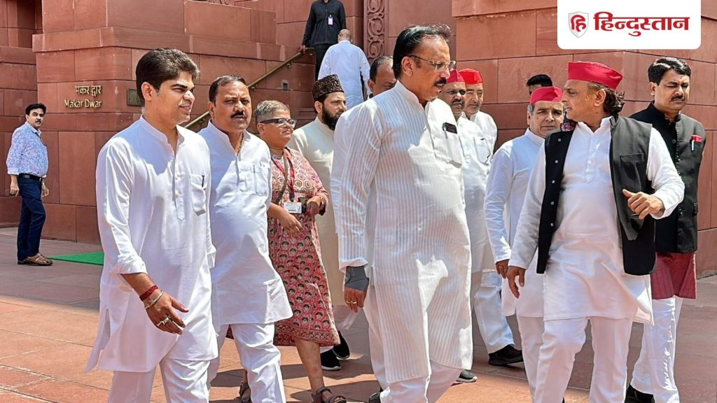 વિધાનસભામાંથી 20 હજાર મતદારોના નામ ગાયબ, SP સાંસદ રાજીવ રાયની SIR પર આકરી ટીકા… एक विधानसभा से 20 हजार मतदाताओं के नाम गायब, SIR पर सपा सांसद राजीव राय का गंभीर...