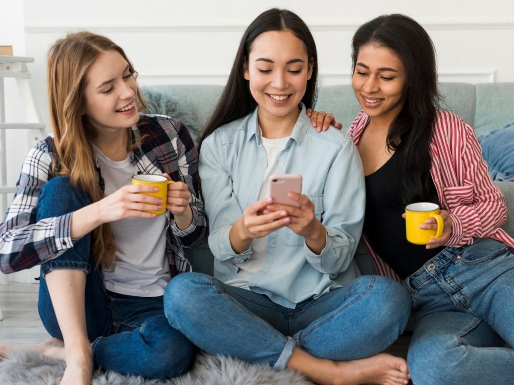 पूरे साल No रिचार्ज! रोज सिर्फ 7 रुपए में पाएं 2GB डेटा, Unlimited कॉलिंग, 100 SMS; सीधे 2026 में करना होगा...