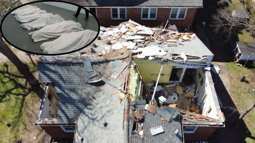 बिहार के दानापुर में इंदिरा आवास योजना के तहत बने पुराने मकान की छत गिरने...