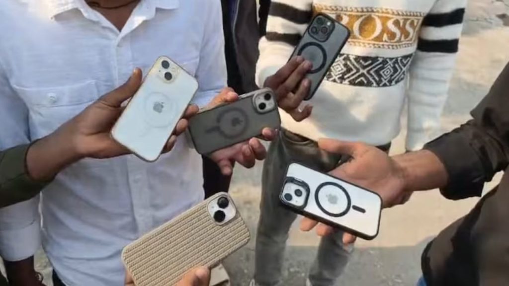 सहारनपुर में बड़ा iPhone घोटाला! सैकड़ों फोन एक साथ हुए बंद, दुकानदार पर फर्जीवाड़े के...
