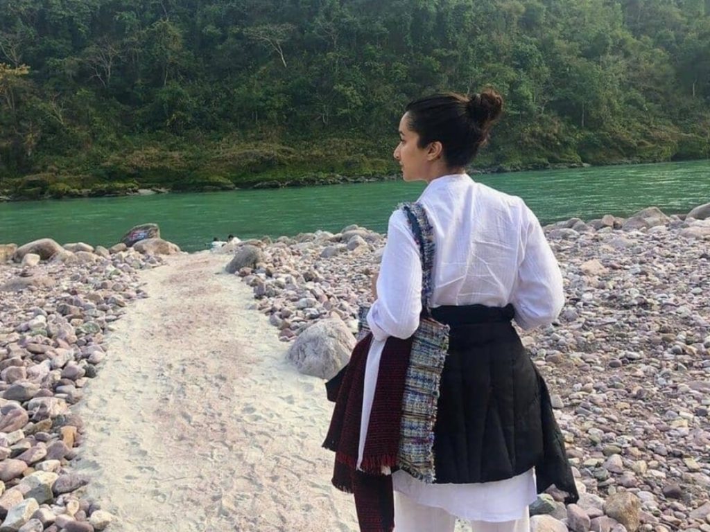 इस एक्ट्रेस ने विदेश में बेचे सैंडविच, आज हैं बॉलीवुड की बड़ी सुपरस्टार; करोड़ों की हैं...