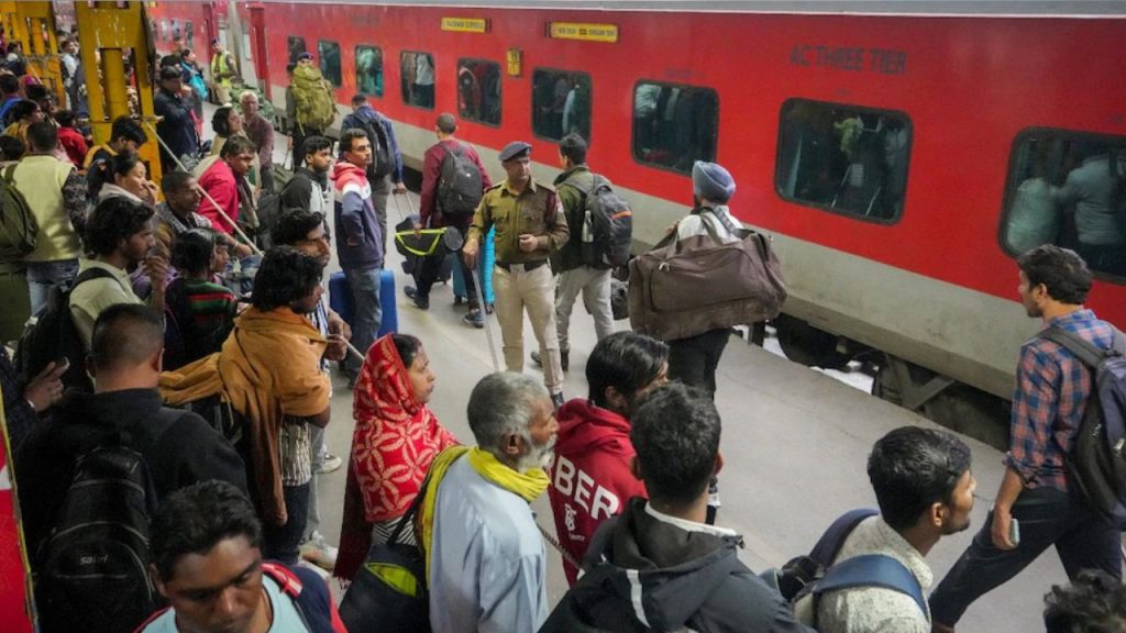 रेलवे हेल्पलाइन नंबरों की खामियों और यात्रियों की सुरक्षा चिंताओं के बीच...