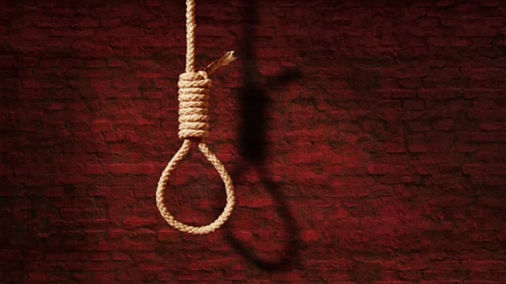 पश्चिम बंगाल के दक्षिण 24 परगना जिले में मतदाता सूची से नाम हटने के डर से एक...