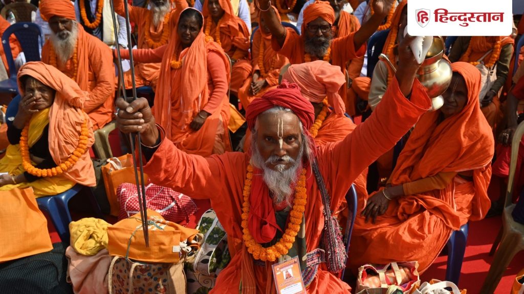 हरे कृष्ण हरे हरे; बंगाल में एक लाख से अधिक श्रद्धालुओं ने भगवद गीता का किया...