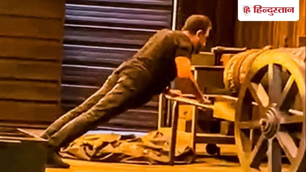 8वीं पास है ये सुपरस्टार, 69 साल की उम्र में AI का कोर्स करने गया था...