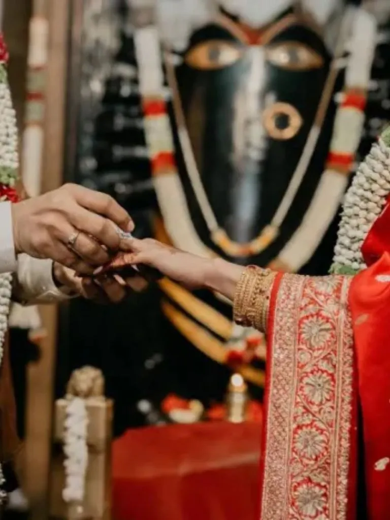 ગુપ્ત સગાઈ...ચાહકોએ પુરાવા લીધા, અનોખી વીંટીનો ફોટો થયો વાયરલ; ફોટા જુઓ ગુપ્ત સગાઈ...ચાહકોએ પુરાવા લીધા, અનોખી વીંટીનો ફોટો થયો વાયરલ; ફોટા જુઓ